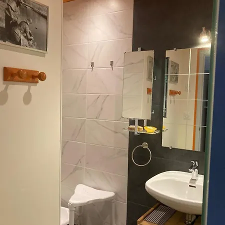 Contemporain Les Tulipes, 2 Personnes A 300 M Du De *